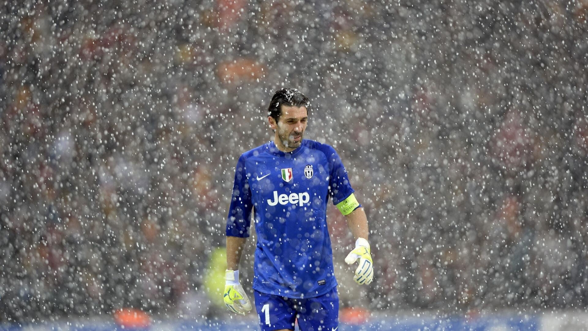 五大联赛是否推进反向控球思维重塑中场结构,反向投球